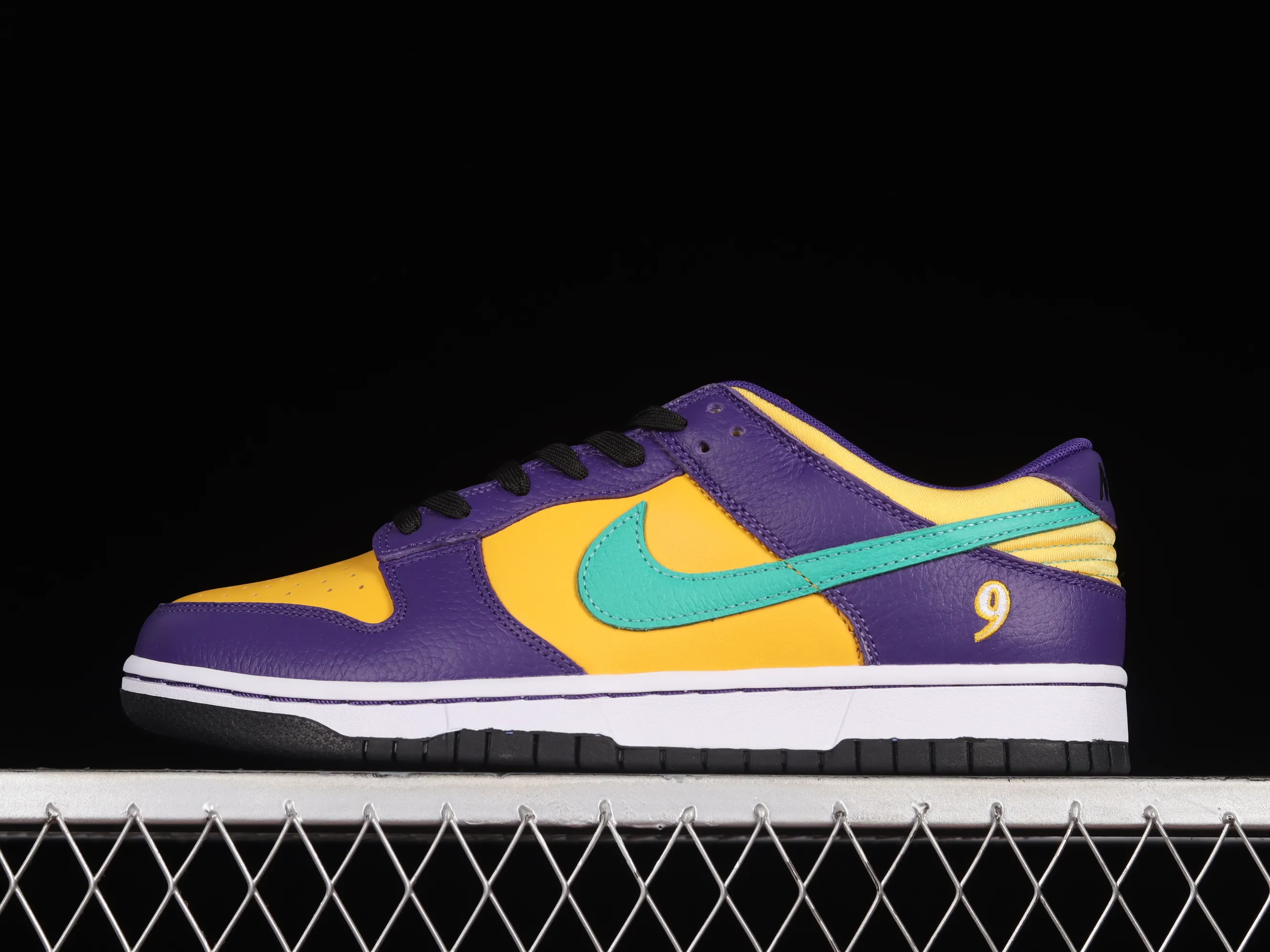 All categories Nk SB Dunk Series Nk SB Dunk Low low-top sneakers F version Nk Dunk Low Retro "Lisa Leslie" Los Angeles Purple and Gold Lakers SB low-top sports and leisure sneakers DO9581-500